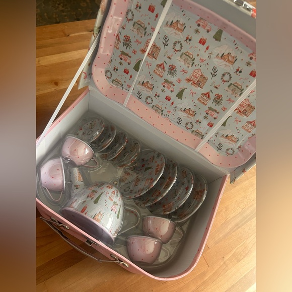 ADORABLE tin play Christmas tea set with tray! NWOT - Picture 2 of 6